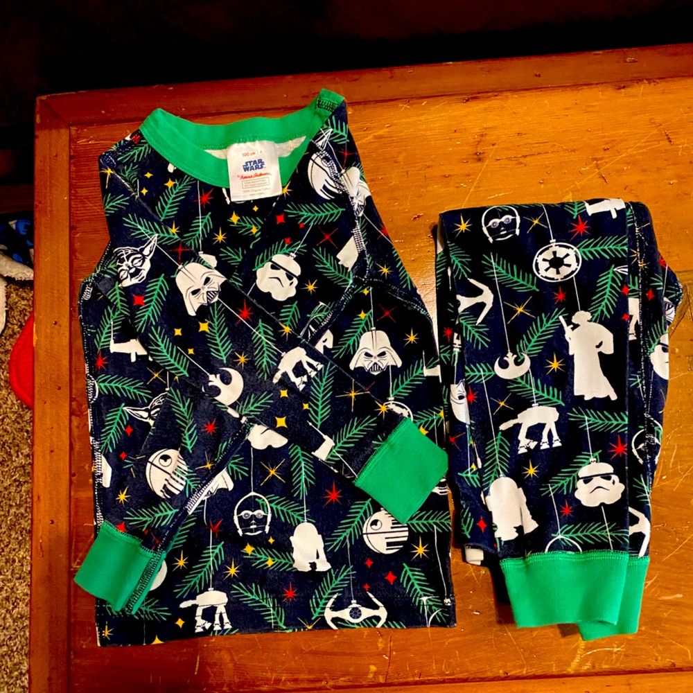 Size 4 Hanna Andersson Star Wars Holiday PJ set